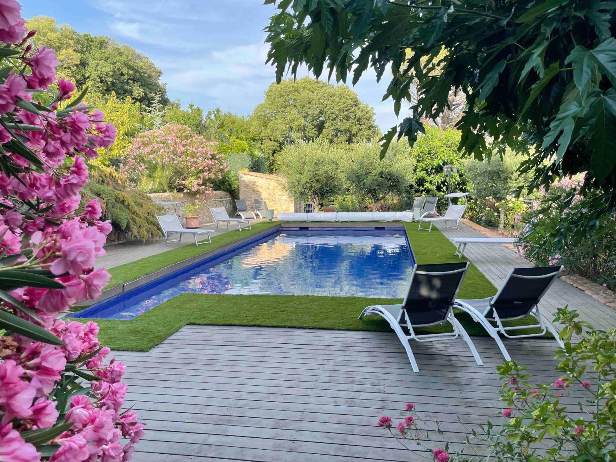 Gites Au Chateau Des Estubiers Les Granges-Gontardes ภายนอก รูปภาพ
